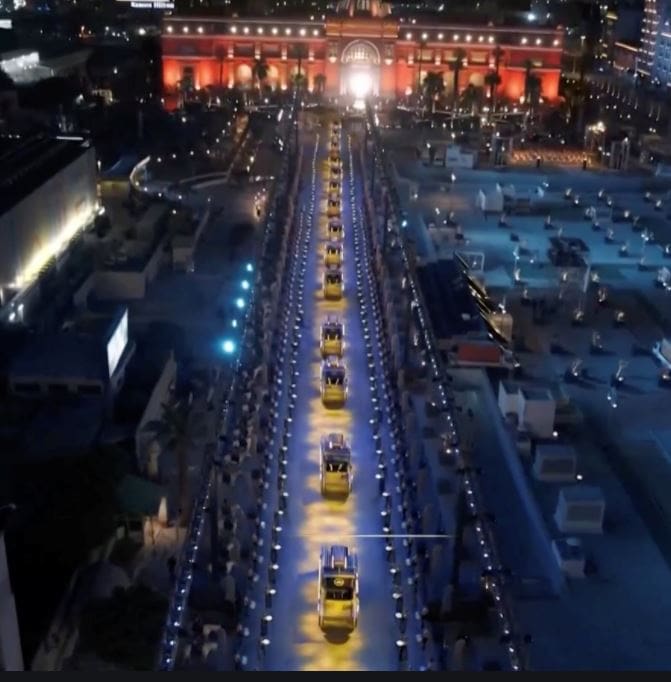 The royal mummy procession in Cairo leaves Tahrir