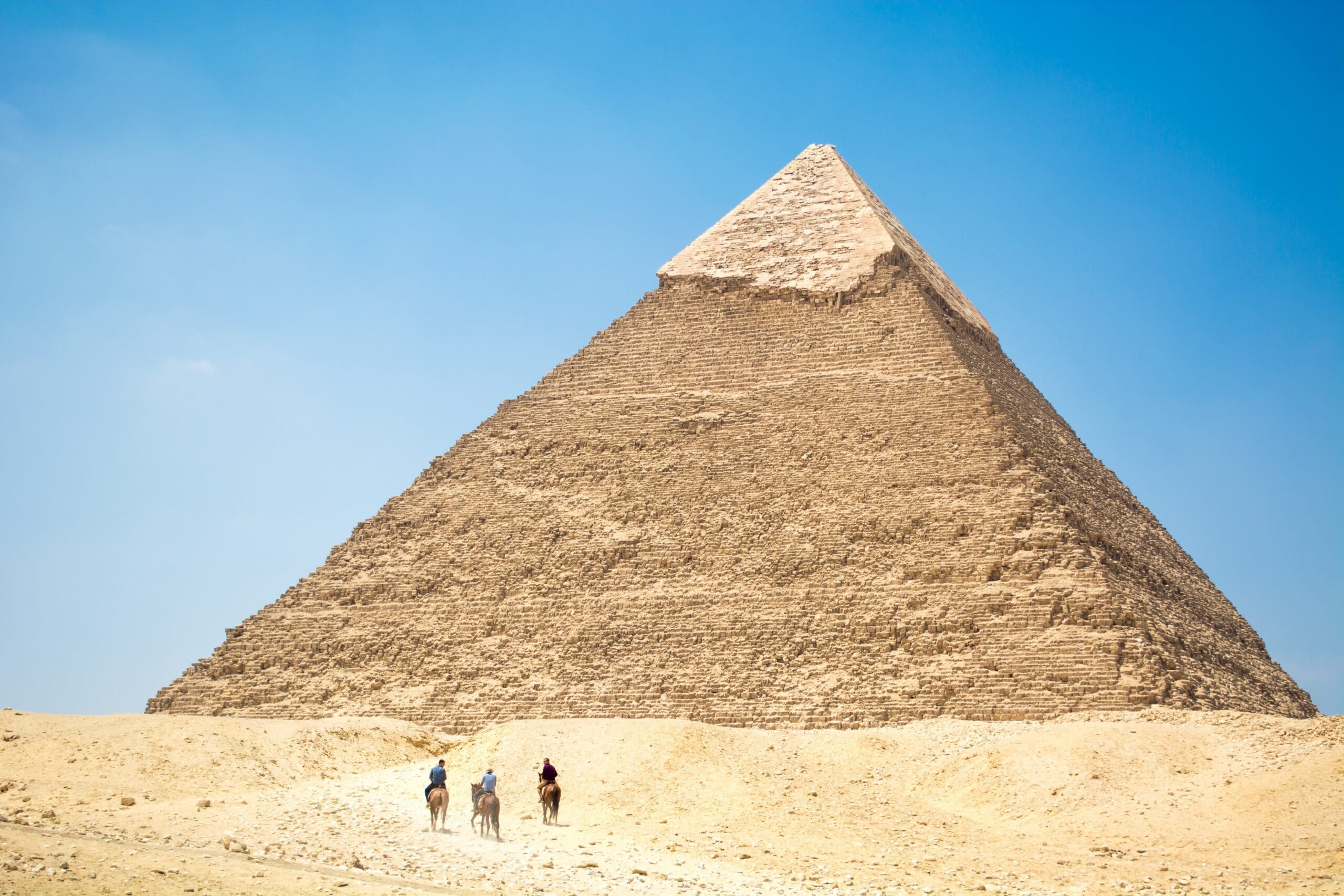 tourists travelling Travel to Egypt