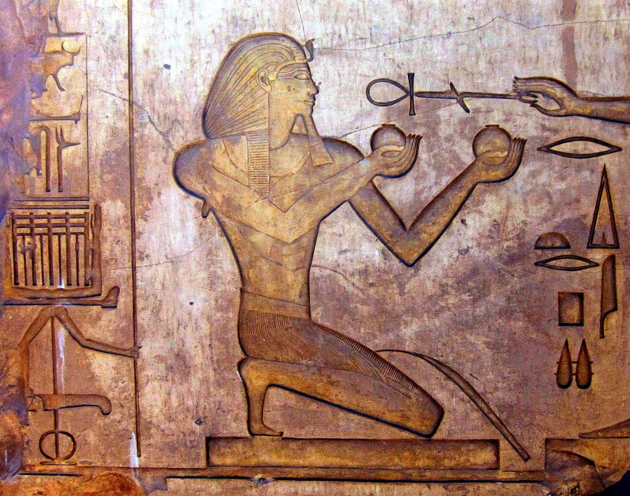 Tsimos II from Stone Block in Karnak Temple image: Vikimidia